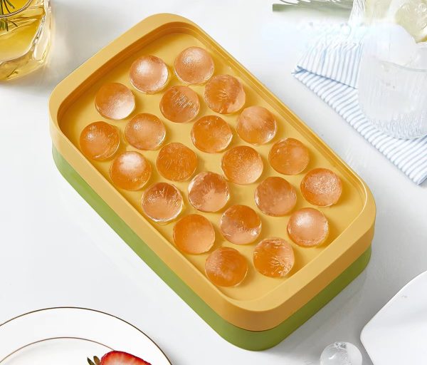 Silicone Ice Ball Tray: Perfect Ice Spheres for Cool Drinks – Random Color!